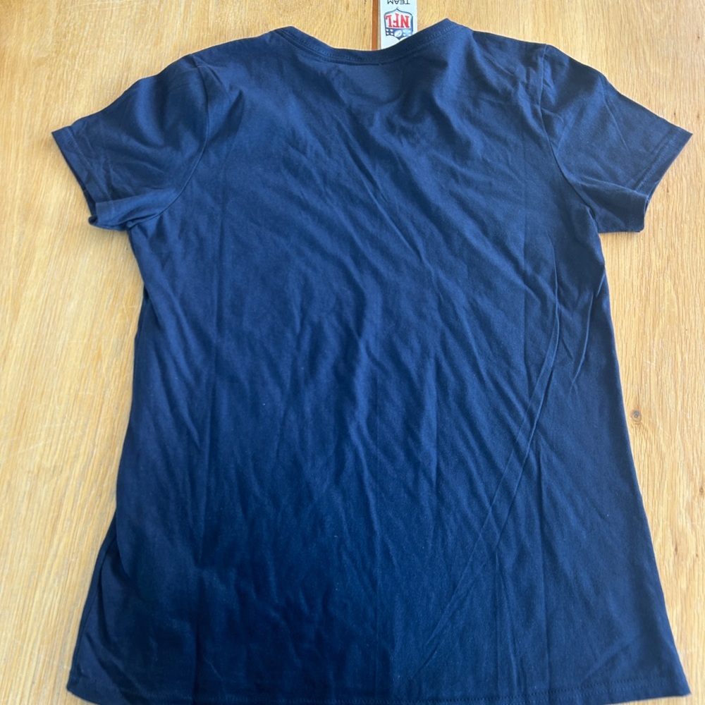Seahawks Women Med Seattle Team Apparel Dark Blue V-Neck Tee Hawks NWT NFL - Picture 5 of 5